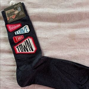 Blue Q Cotton Men’s Crew Socks Damn I Love This Town